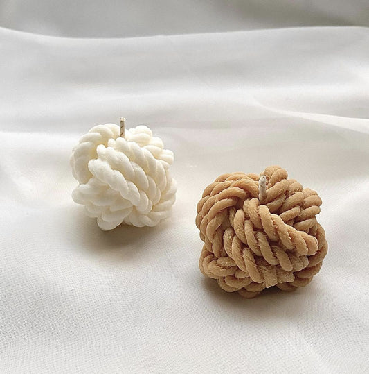 Eternal Knot Candle